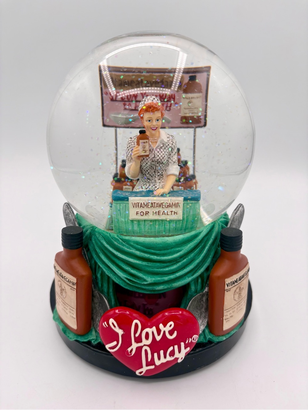 I LOVE LUCY VITAMEATAVEGAMIN Large Music Box/Water Globe NEW IN BOX Memorabilia